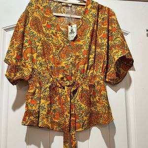 NWT. Easel brand top. Size large.
